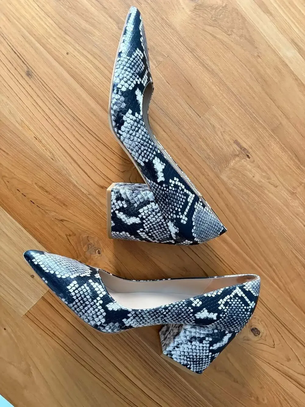Stuart Weitzman Avenue 75 Block Pump in Snake Printed Leather Size 8.5